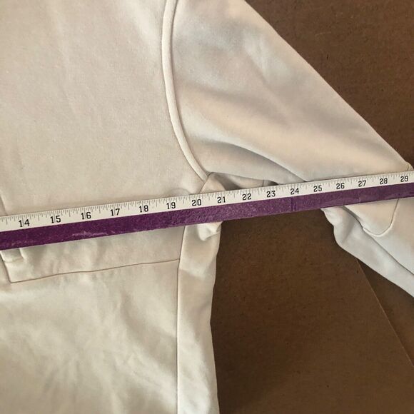 Doterra Women’s Pullover Sweatshirt Size Medium Cream Long Sleeve Front Pocket - Picture 5 of 8